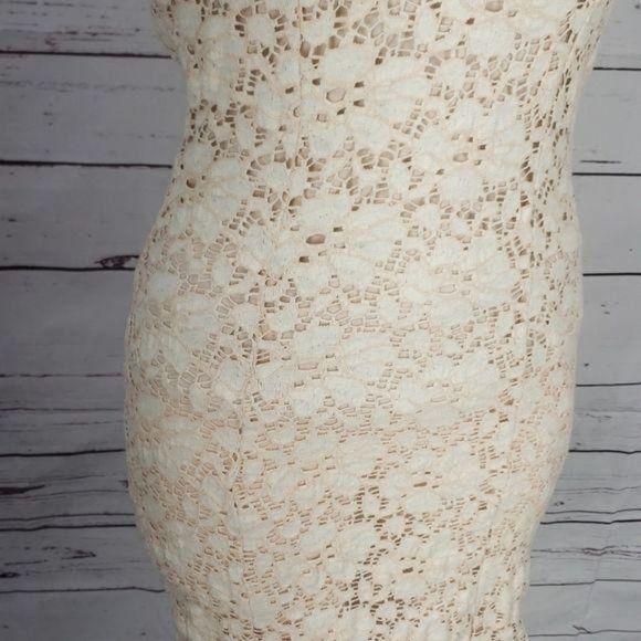 Pins and Needles Creme Lace Size Medium Dress - Picture 4 of 7